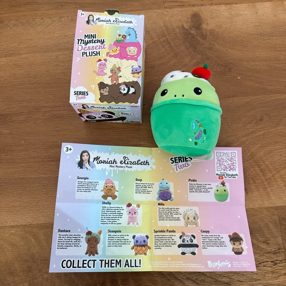 Moriah Elizabeth Series 2 Mini Mystery Dessert Plush Pickle Dinosaur Open Box